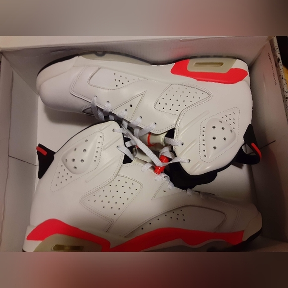Men's Air Jordan 6 White/Infared 10.5 box included - Picture 7 of 8